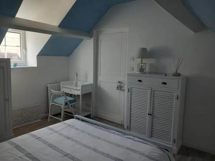 Chambre Bleue Avec Acces Plage ブールジュ エクステリア 写真